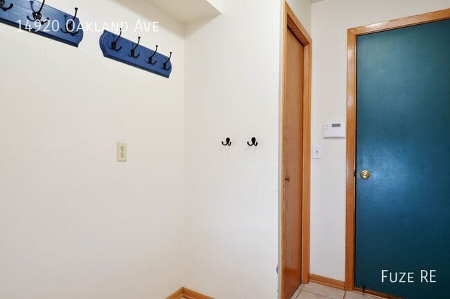 Building Photo - 14920 Oakland Ave