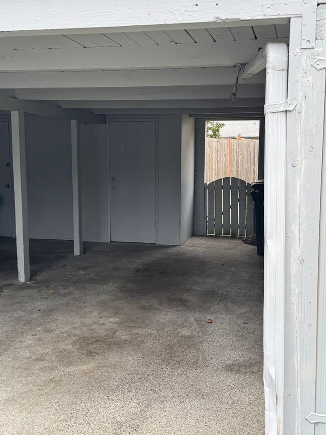 Building Photo - Charming 2-Bedroom Lakewood Duplex with Carport
