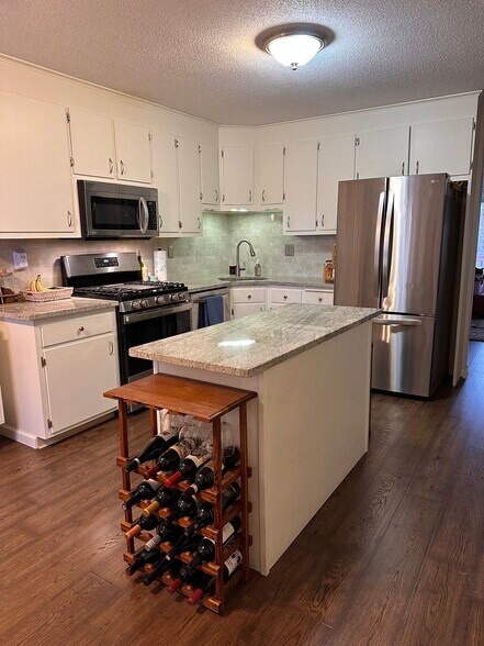 Building Photo - 150 Burritt St
