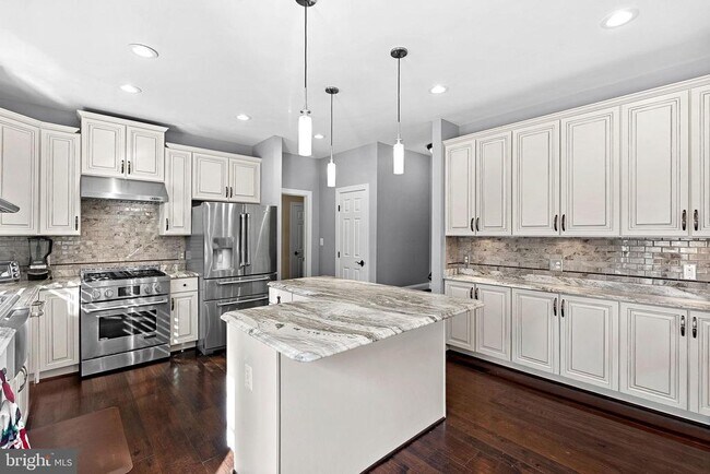 Building Photo - 8138 Rondelay Ln