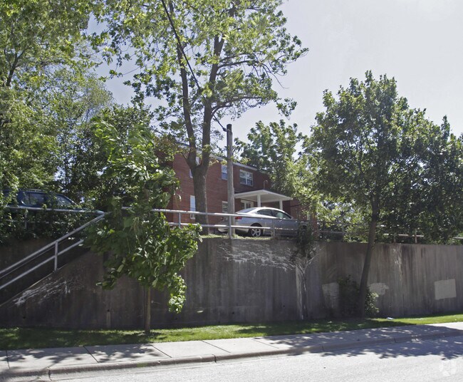 Building Photo - 200-208 E Algonquin Rd