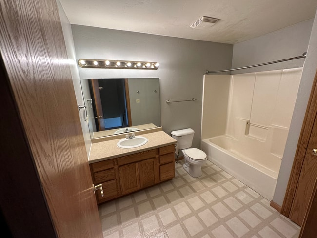 Building Photo - 2010-2012 Autumn Lane, Unit 2012