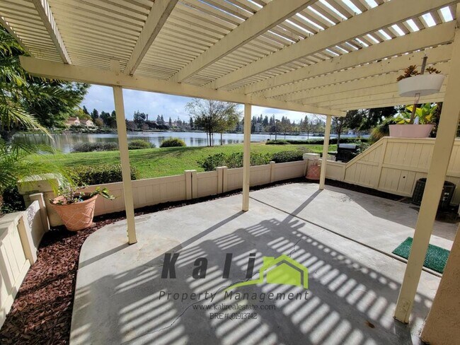 Building Photo - 2096 Northshore Dr