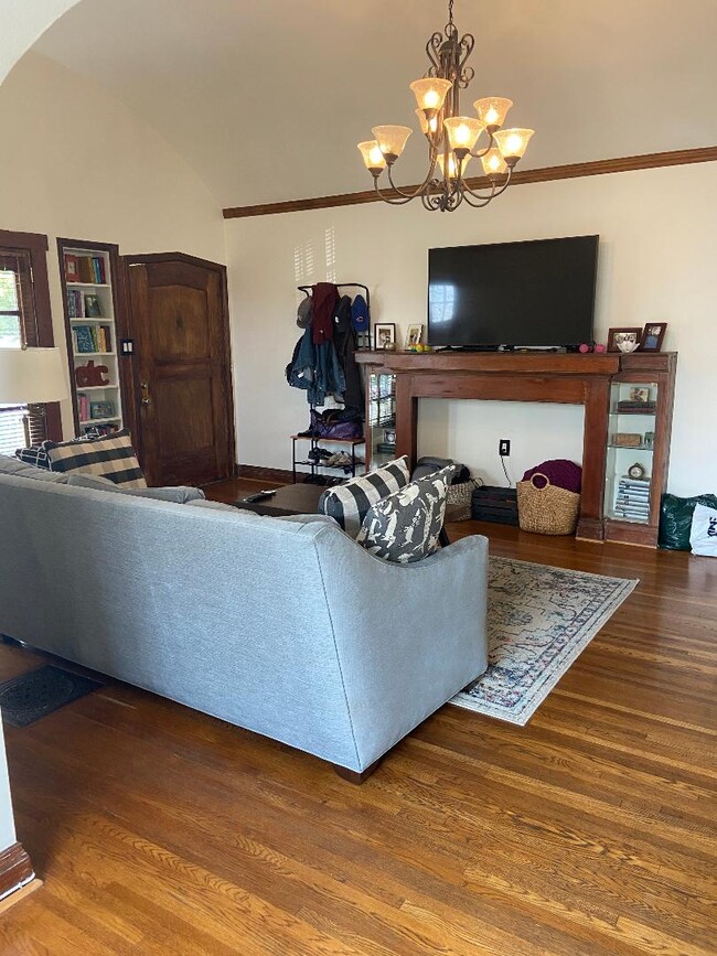 Building Photo - 1618 Micheltorena St