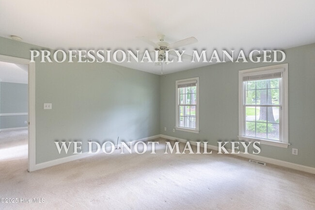 Building Photo - 205 Simbelyn Dr