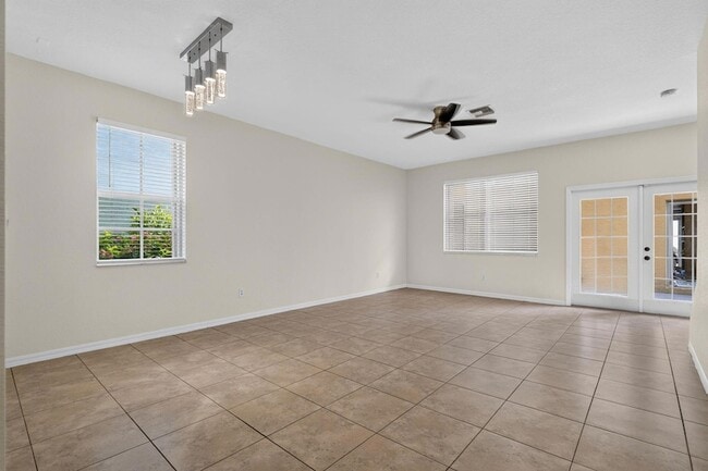 Building Photo - 158 W Thatch Palm Cir