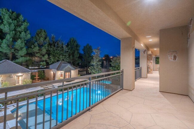 Building Photo - 340 Le Grande Cir