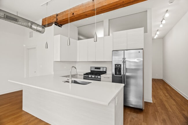 Building Photo - 1755 N Damen Ave