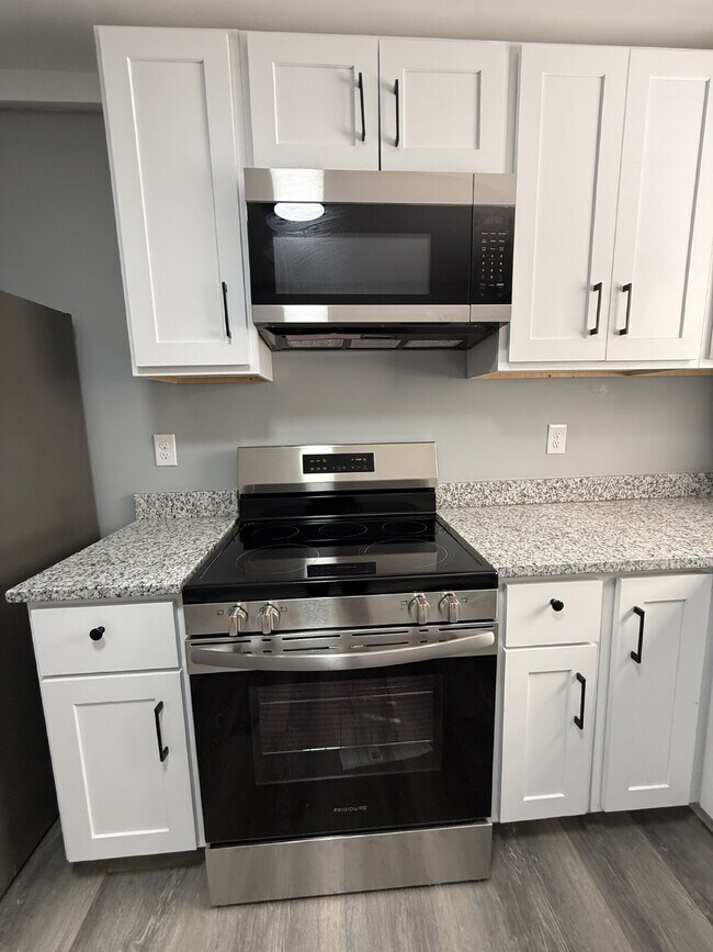 Building Photo - 1/2 off one month!!!  Call for details, Section 8 accepted. 2-Bedroom Apartment in Huntsville - P...