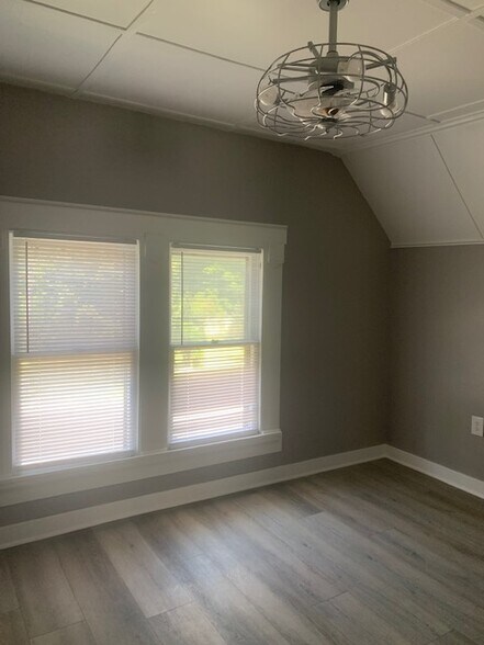 Building Photo - 127 W Troy Ave