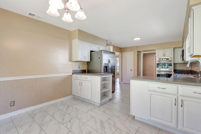 Building Photo - 119 Rio Pinar Dr