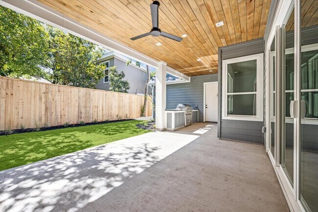 Building Photo - 3001 Funston St