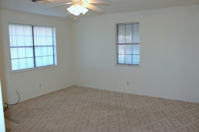 Building Photo - 708 Matilda St