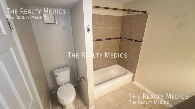 Building Photo - 2130 Forest Knoll Dr NE