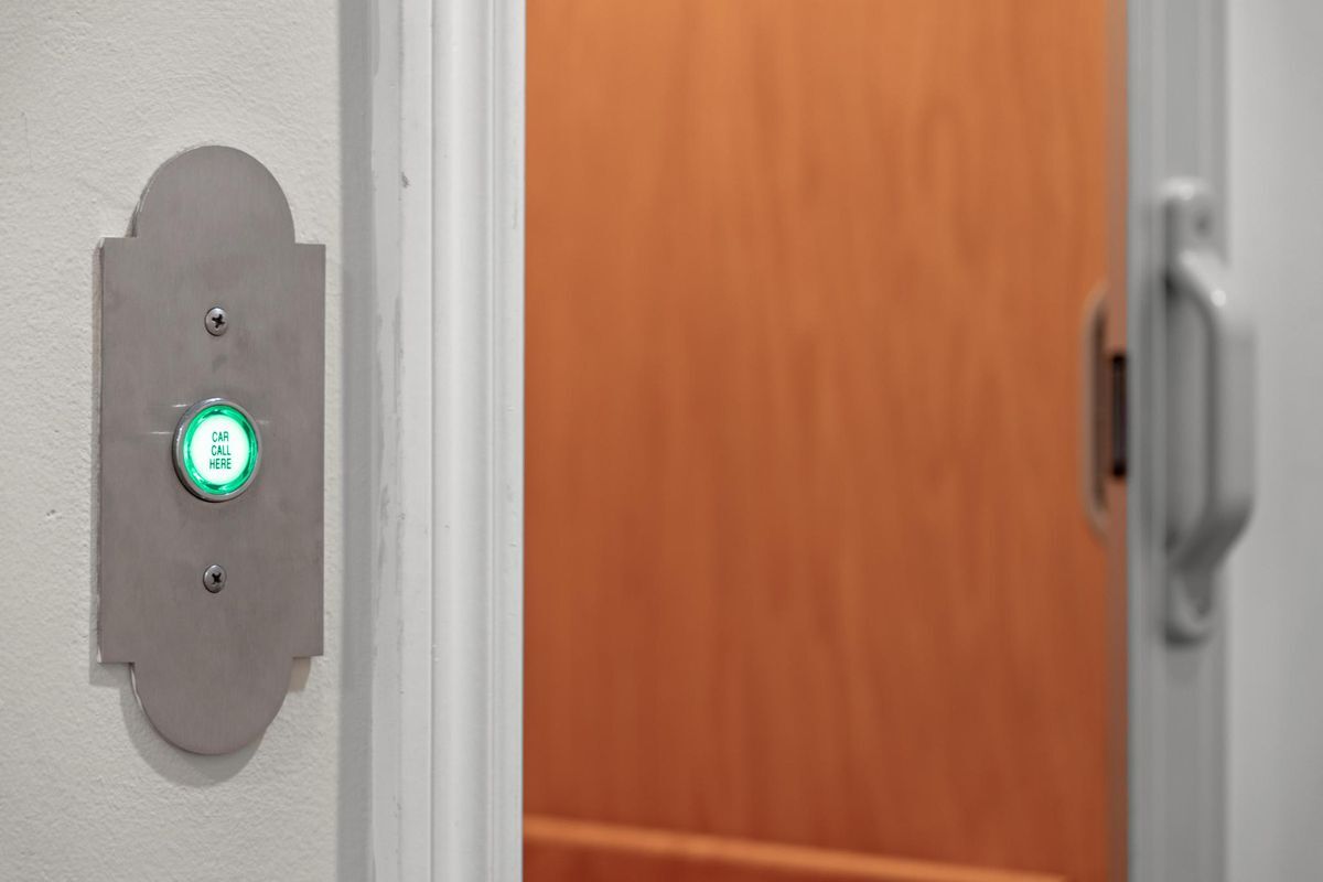 Building Photo - 3306 Highland Ave