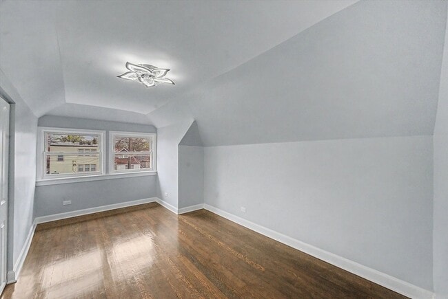 Building Photo - 1511 N Linder Ave