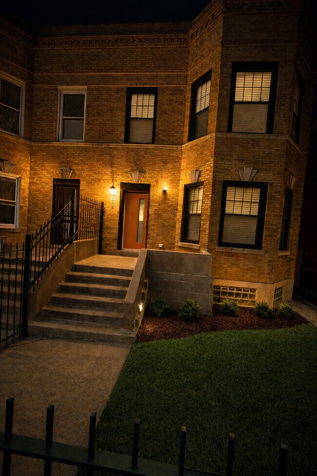 Building Photo - 6649 S Woodlawn Ave