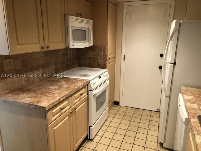 Building Photo - 150 Ocean Ln Dr