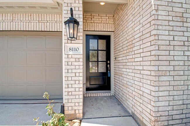 Building Photo - 8110 Colony Chase Ct
