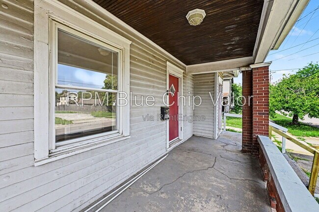 Building Photo - 1832 Woodlawn Ave