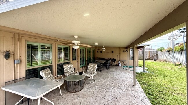 Building Photo - 14834 Charlmont Dr