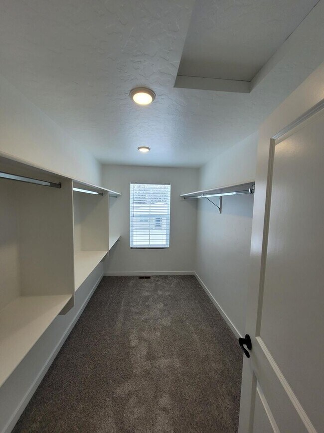 Building Photo - Stunning Newer Home In Caldwell!