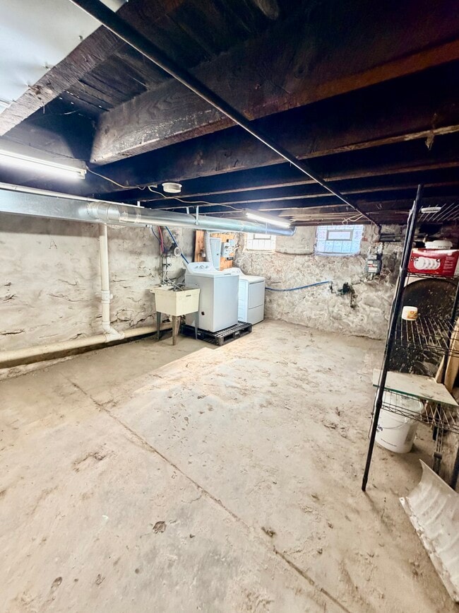 Building Photo - 2035 Watkins St