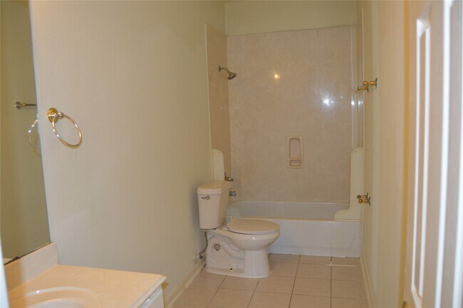 Building Photo - 2423 Waterwood Dr