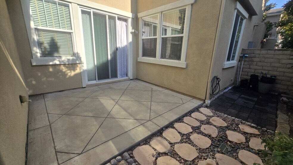 Patio - 146 Martindale Way