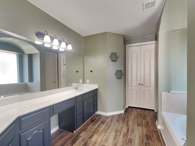 Building Photo - Luxurious Home in The Trails of Prosper! READY NOW!