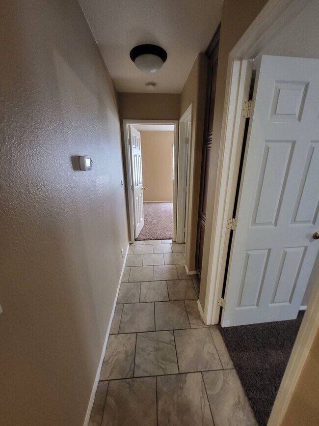 Building Photo - 21247 Chardonnay Dr