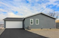 Building Photo - 3 Bed/2 Bath Home in Kennewick