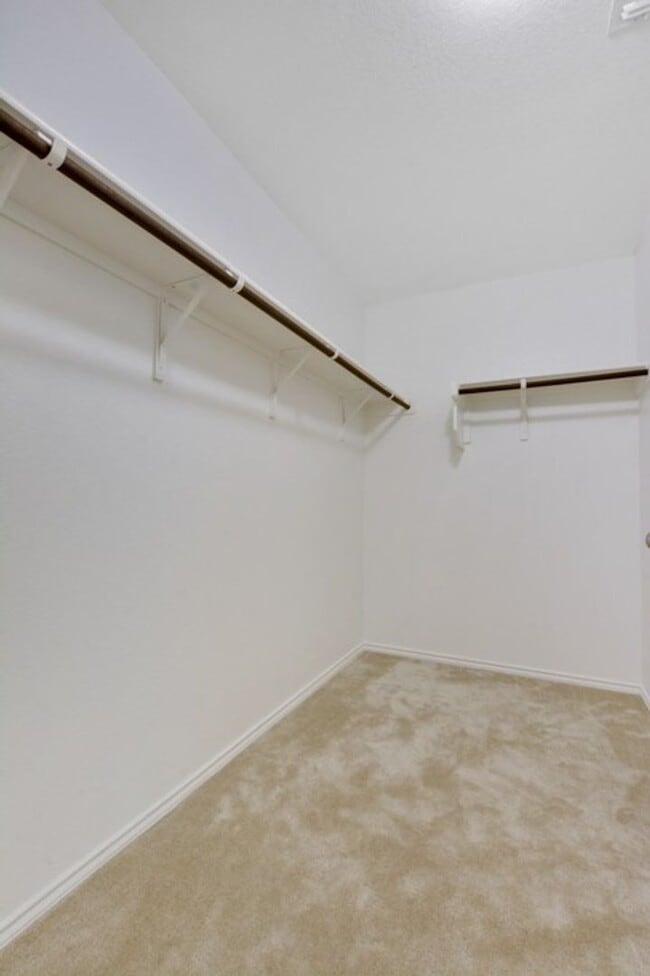 Building Photo - Inviting 4BD/3BA Rental Home with Walk-In Closet & Big Yard