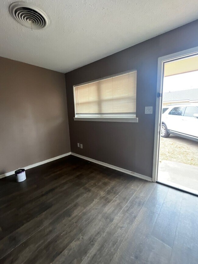 Building Photo - 1614 58th St