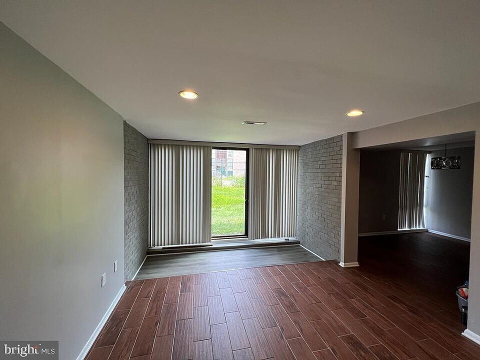 Building Photo - 8671 Greenbelt Rd