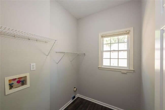 Building Photo - 1512 Fallen Leaf Ct SW