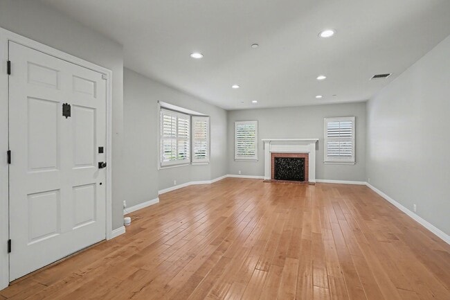 Building Photo - 2450 Queensberry Road • Pasadena 4BR | 3BA |