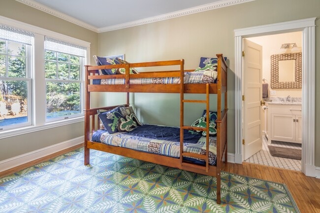 Building Photo - 9 Rockcraft