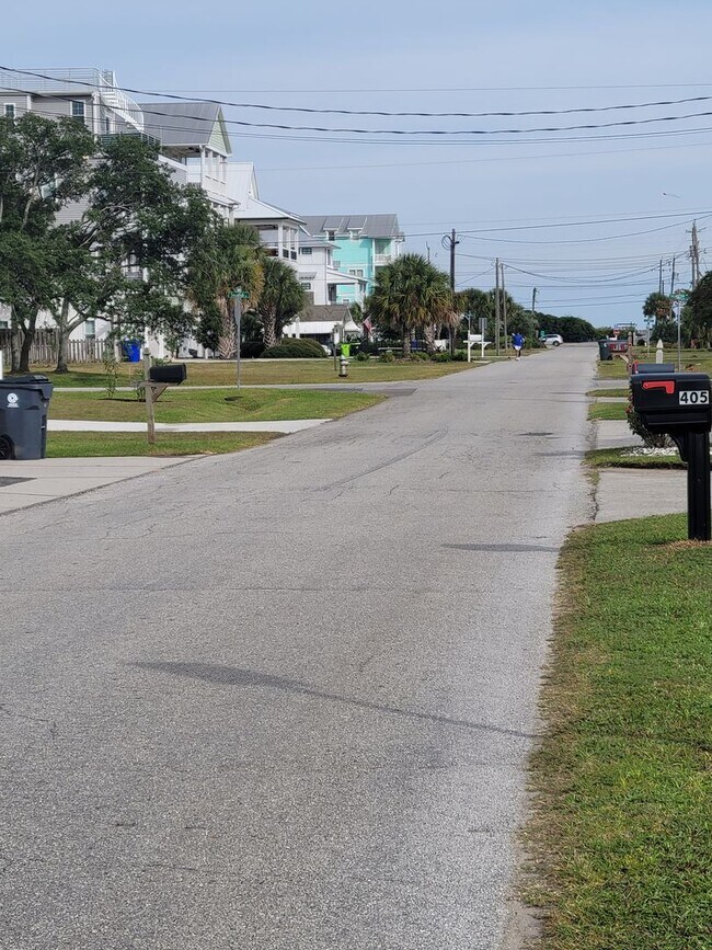 Building Photo - 5 Bedroom Beach House