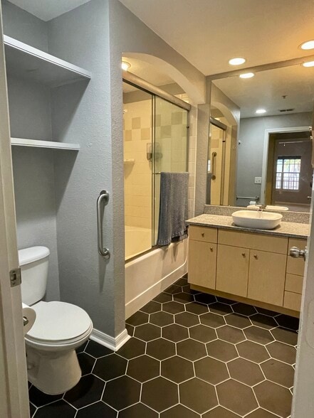 Building Photo - 200 4th Ave S