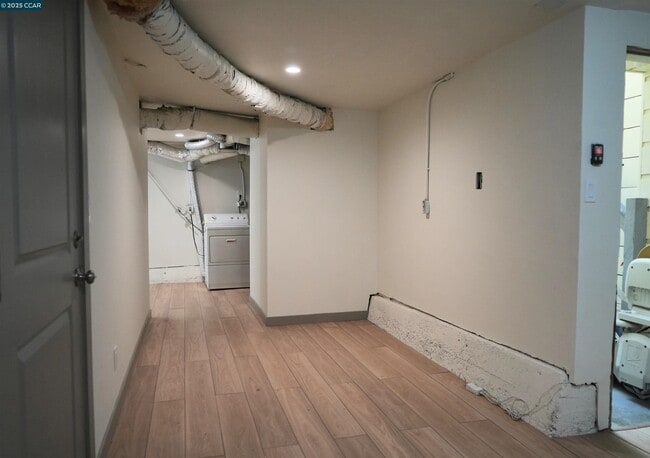 Building Photo - 158 W Moltke St