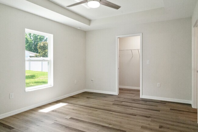 Building Photo - 13422 SW 48th Ave