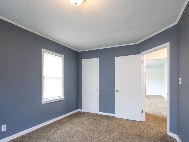 Building Photo - Available Now! 3 Bed / Bath & Large Backyard! Price drop!