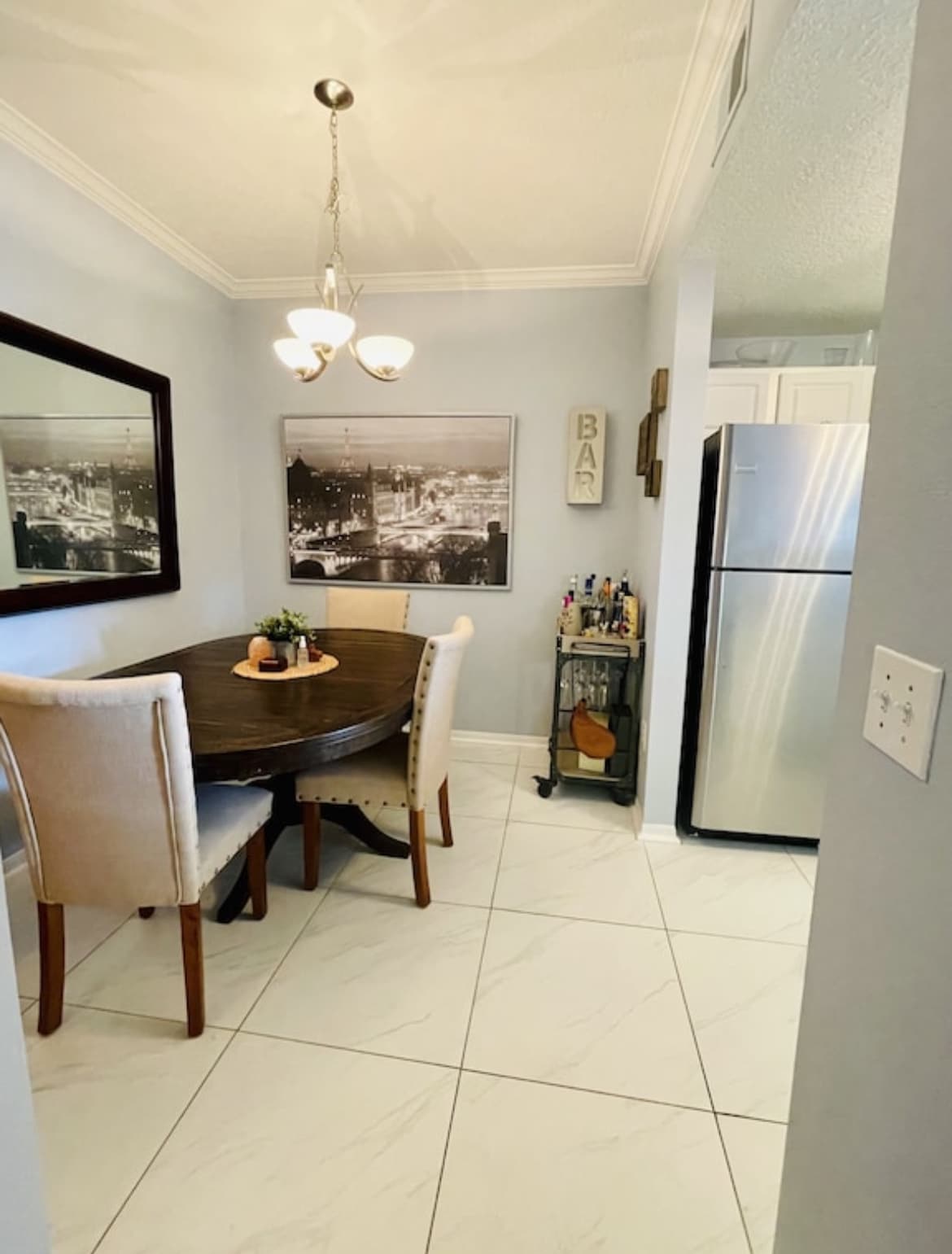 Dining room - 501 Knights Run Ave