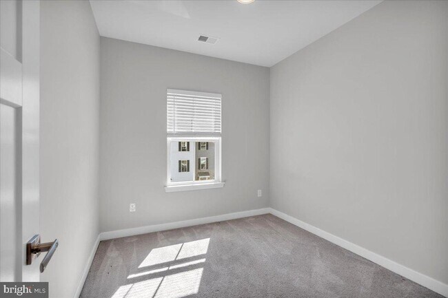 Building Photo - 12 Kohlmyer Dr