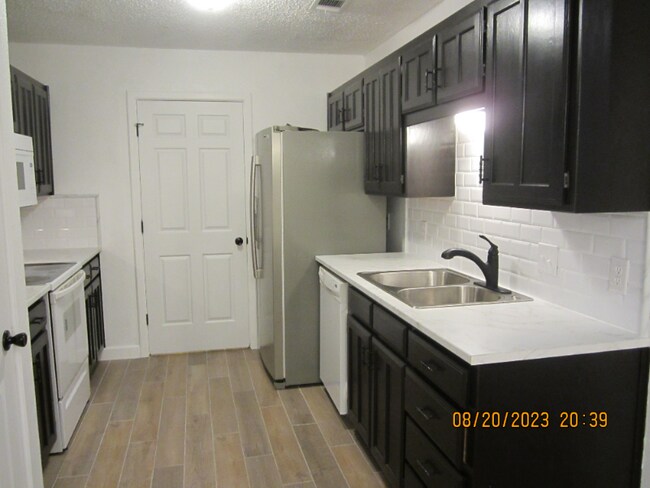 Building Photo - 928 Meadowlark Dr