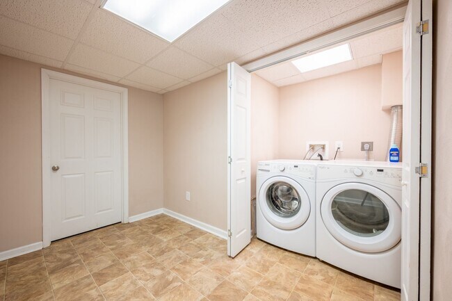 Building Photo - Rutrough Road