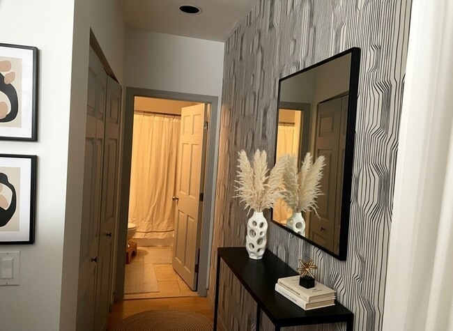 Building Photo - 170 Gore St