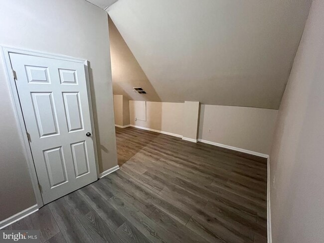 Building Photo - 5307 York Rd