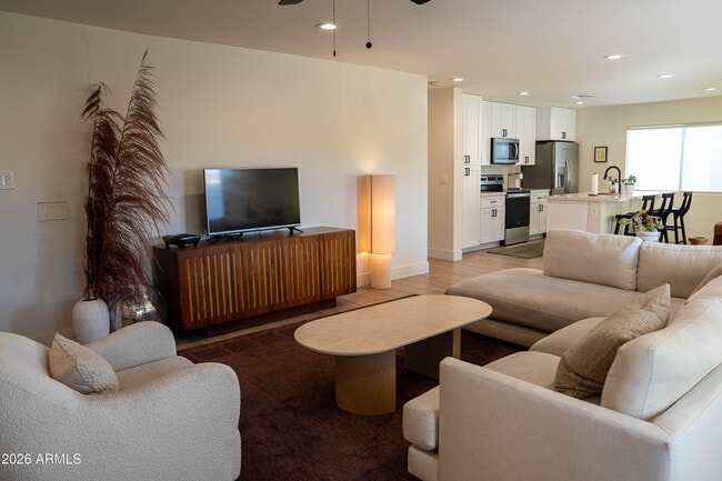 Building Photo - 8701 E Chaparral Rd